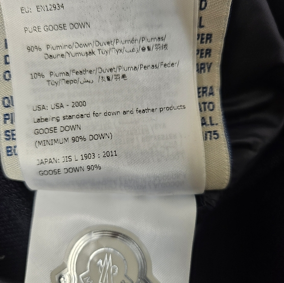 Moncler women navy down vest - Picture 3 of 11